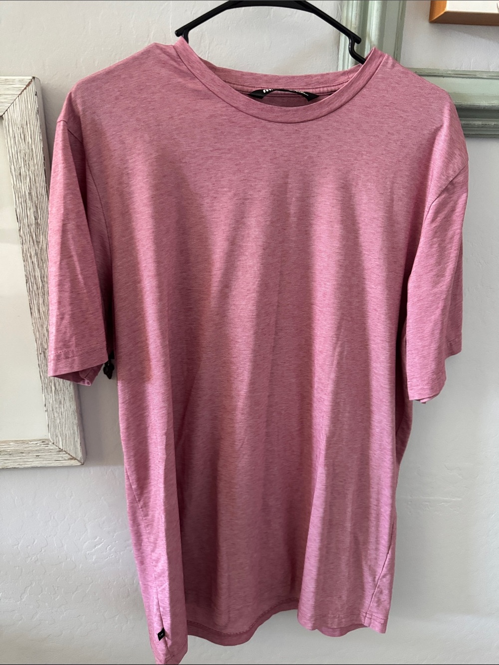 Travis Mathew Men's Crew Neck T-Shirt - like new Large